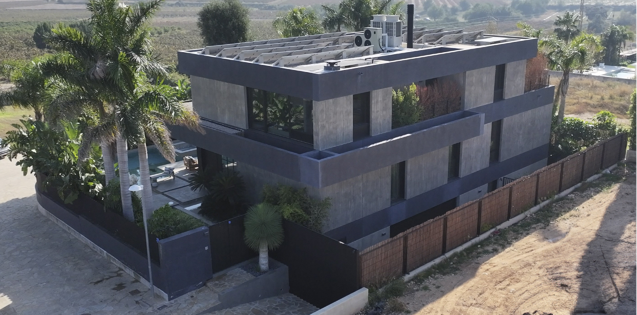 Casa unifamiliar construida con paneles de hormigón reduciendo el coste de la obra y los plazos de entrega.